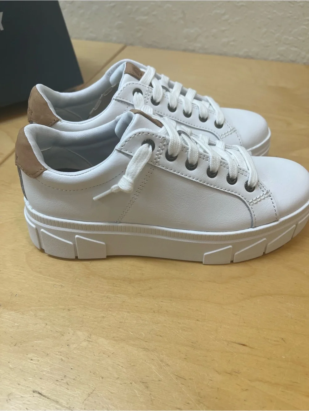 Sperry low top
